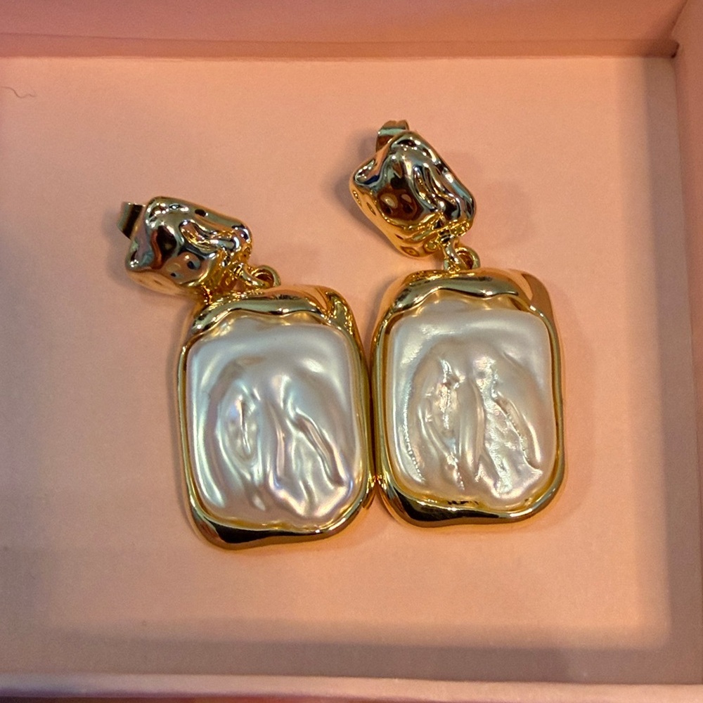 Fluid Drop Earrings in Pearl White